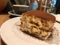 -ROAST coffee & eatery