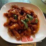 分量也很足，四个女生5个菜都没吃掉