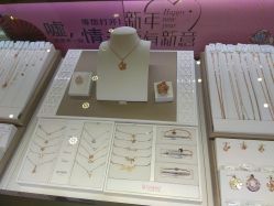 -潮宏基珠宝旗舰店(苏宁广场店)