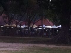 -东海岸人工湖美食村