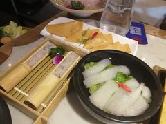 -尚尚仙·酸汤猪手·猪肚鸡火锅(华联万柳购物中心店)