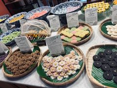 -Chom Cafe and Restaurant