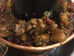 -超越炭火牛蛙火锅鸡(河东店)