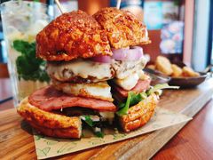 双蛋指椒牛肉汉堡-魏斯理汉堡(西安沣东吾悦店)