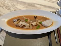 鸡纵菌家烧白菇鱼配手打年糕-新荣记(新源南路店)