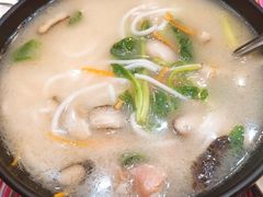 -香巴拉云南餐厅(华莱坞店)