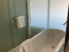 -上海滴水湖皇冠假日酒店