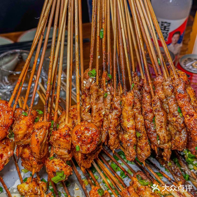 全国的烧烤都卷起来了 吃货的世界唯有美食不可辜负
