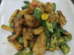 秋葵炒猪颈肉-锦粤宫·精致粤菜(深圳北站店)