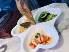 招牌小龙虾红汤泡饭-蜜桃花开·中西融合菜E&W(南长街店)