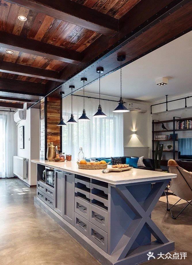 工业风吊顶，也是别具风情。