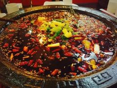 -烧哥美蛙肥肠鱼火锅·十五年社区店
