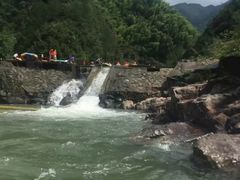 -安吉龙王山峡谷漂流