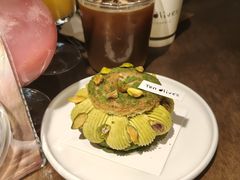 开心果树莓泡芙-Ten Olives甜点