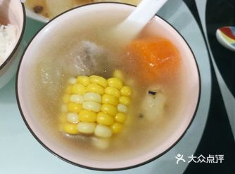 夏日食疗-红萝卜马蹄玉米排骨汤