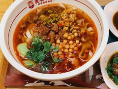 招牌红烧牛肉米粉-呷佬·长沙手工米粉(金沙江路店)