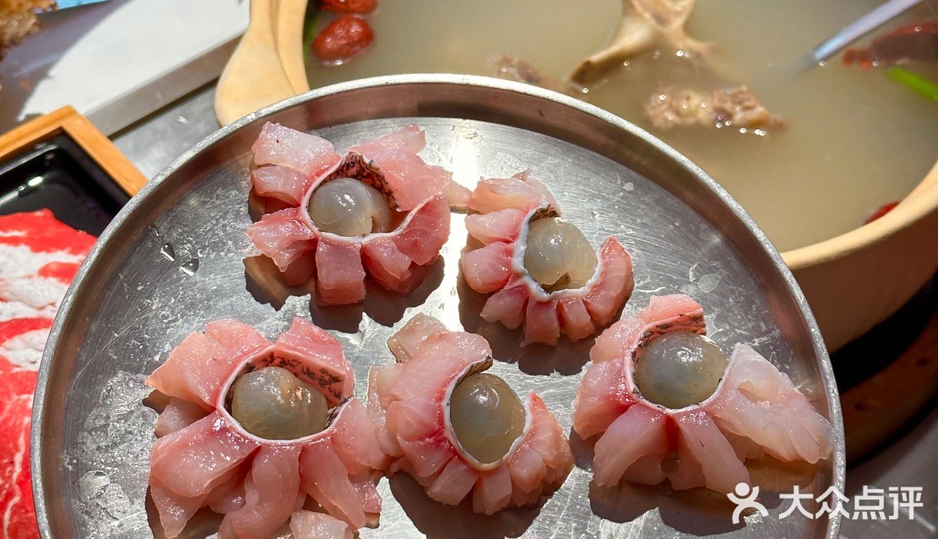 用牛骨几小时熬出来的高汤锅底好鲜美 牛大骨