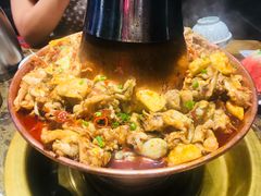 -沪小二炭火蛙锅(淮海中路美食不夜城店)