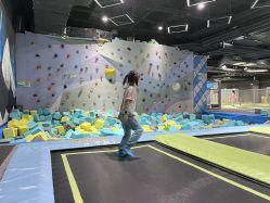 -反弹蹦床公园·亲子乐园·团建·派对(青岛融创茂店)