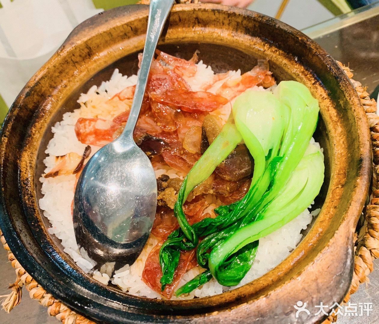 菠萝油也很不错！好吃！虾饺皇我觉得一般般