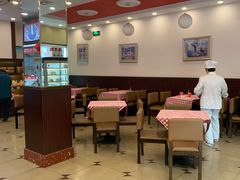 大堂-红宝石·鲜奶小方·海派西点房(南丹店)