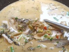 煎香酸菜半边鱼-渔悦潇湘·酸菜煮鱼(岳麓山店)