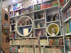 -新华书店(虹悦城店)