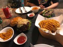 -HIGH FIVE哈福手工汉堡(桂林路店)