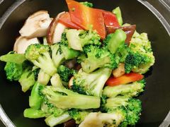拍蒜香菇炒西兰花-大厨小馆(华阳城店)