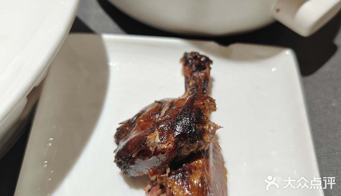 这家京菜店的烤鸭也太好吃了吧