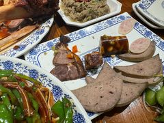 -老天桥酱肉烧饼夹肘子(天桥店)