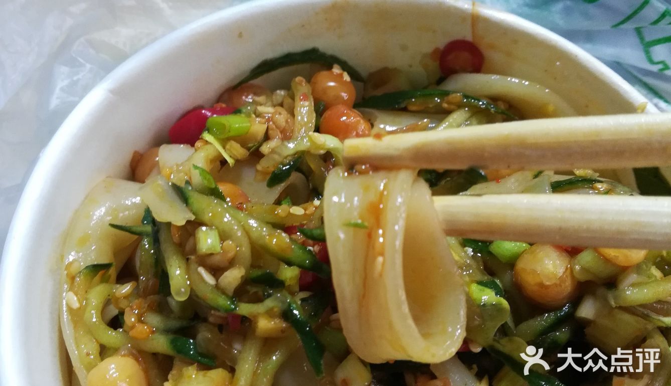 凉皮一元一份,可想而知现在生意不好做啊