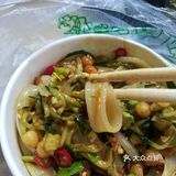 凉皮一元一份,可想而知现在生意不好做啊