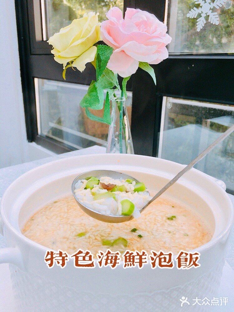 阳光房有景观位，很适合小聚或宴请
