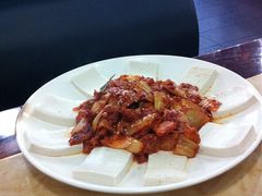 豆腐炒泡菜：泡菜+五花肉放在豆腐上吃-郑阿姨的家·이모네·韩料&烤肉(武川路店)