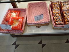 -红宝石·鲜奶小方·海派西点房(南丹店)