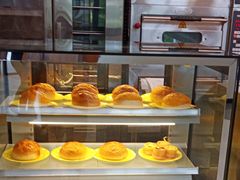 面包甜点陈列柜-椰小咖(亚龙湾东榕美食广场店)
