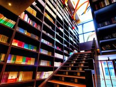 -钟书阁(松江泰晤士小镇店)