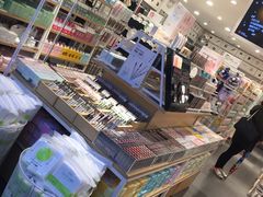 -名创优品(江南新地店)
