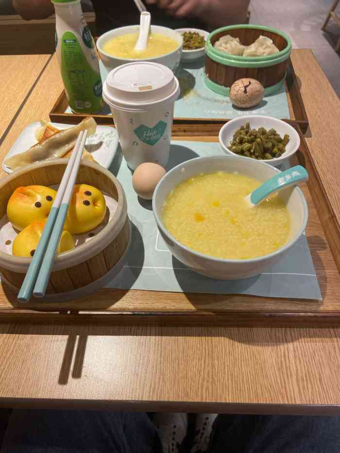 老乡鸡(绩溪路万象新天店)-"没有在饭点去,人比较少,但是如眼看到的是