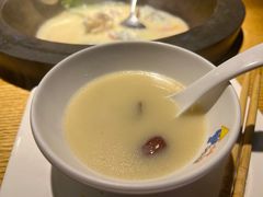 -咕嘟草帽鱼·牛奶一样的鲜鱼汤(天鹅湖万达广场店)