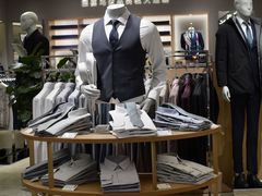 -王府井百货熙地港店