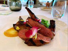 碳烤乳鸽配青豆碎佐旱金莲花醋汁-Jean Georges