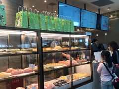 面包甜点陈列柜-奈雪的茶(深圳北站店)