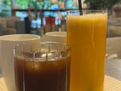 -LEO CAFE