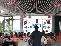 等位区-东方明珠·可口可乐欢乐餐厅