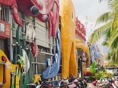 -三亚火车头万人海鲜广场