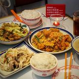 “三餸一汤，白饭任装！！”