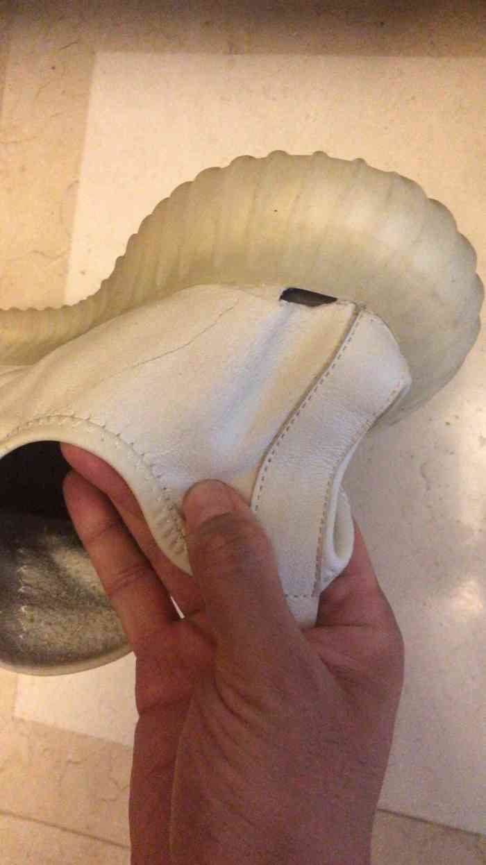 欧农驾车鞋-"这家店在大亚湾万达2楼,主要以男鞋和女鞋.