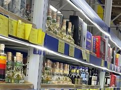 -黄五箱进口网红仓(金沙滩啤酒城店)